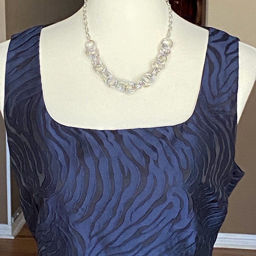 NWT Gorgeous Silver Tone Necklace